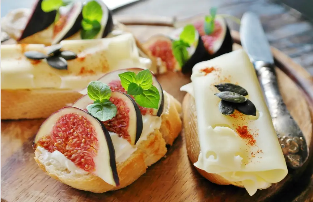 Is Goat Cheese Low FODMAP image from pixaby by RitaE